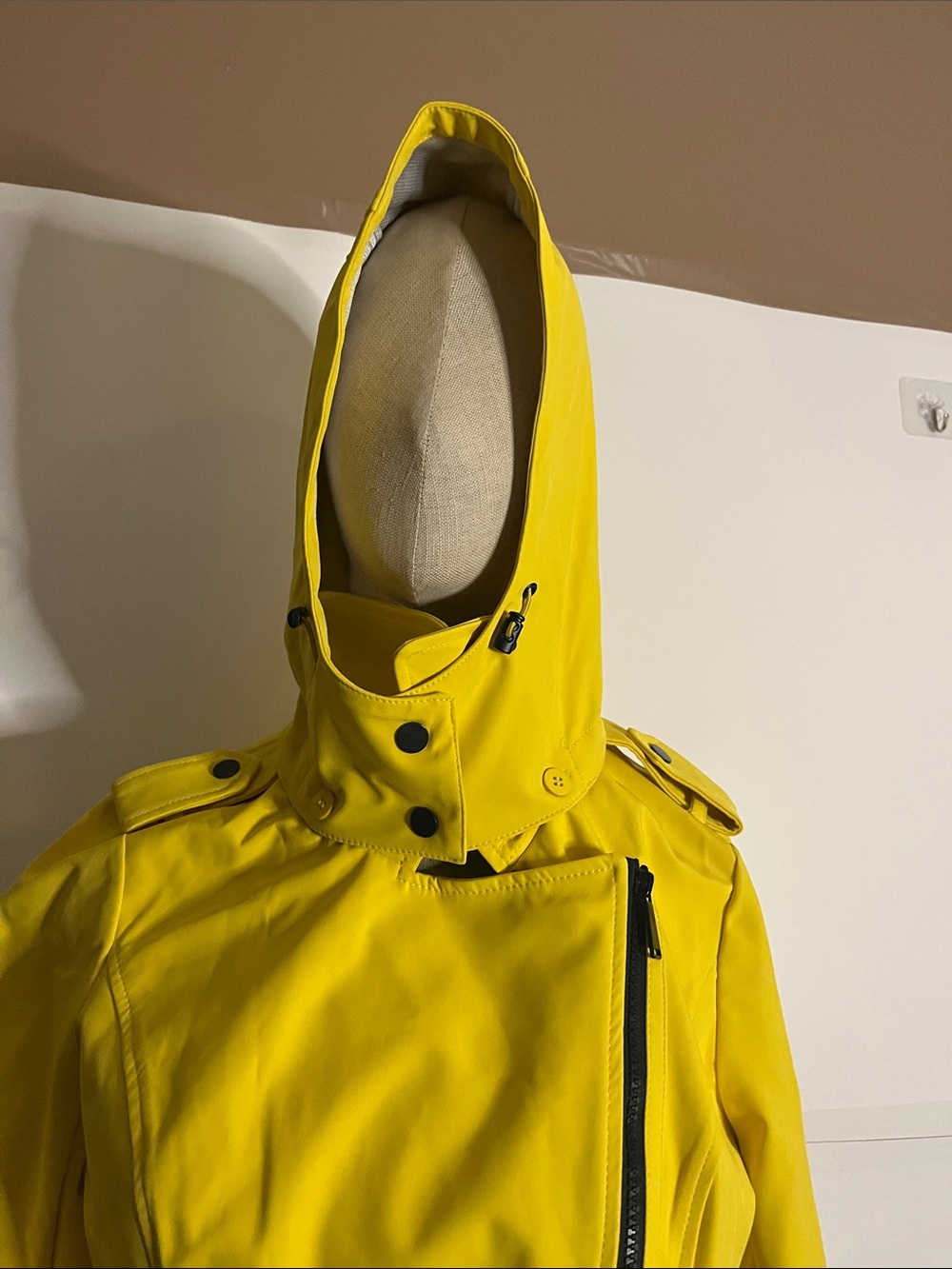 🌹NWT water resistant jacket asymmetrical zipper bright yellow hood - Picture 8 of 9